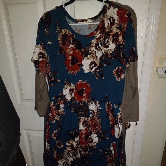 Floral maxi dress - Picture 1 of 3